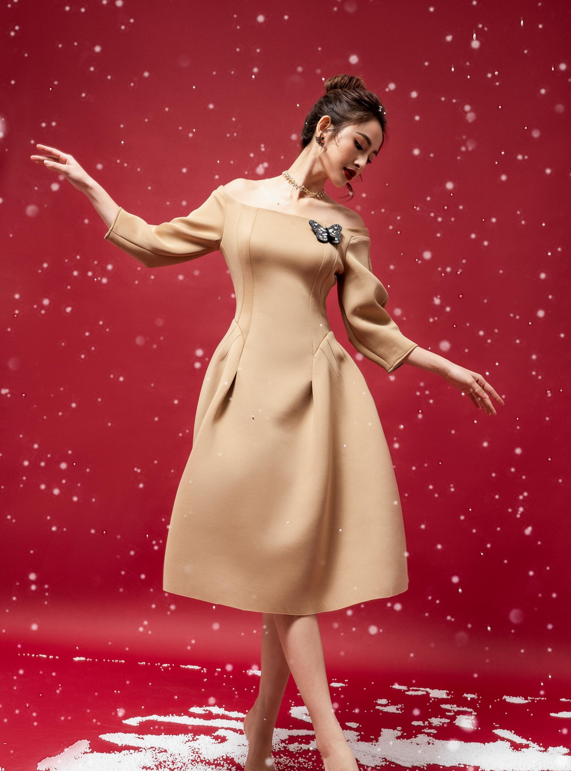 CAMEL OFF SHOULDER BUTTERFLY BROOCH MIDI DRESS